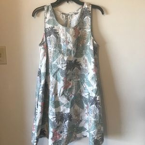 Island print dress w/ pockets!